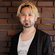 写真：鷹野雅弘