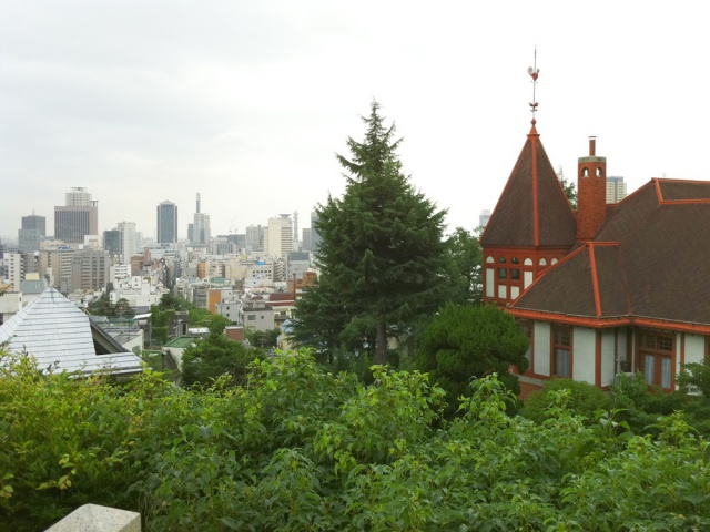 「北野天満神社」から撮影した風見鶏の館