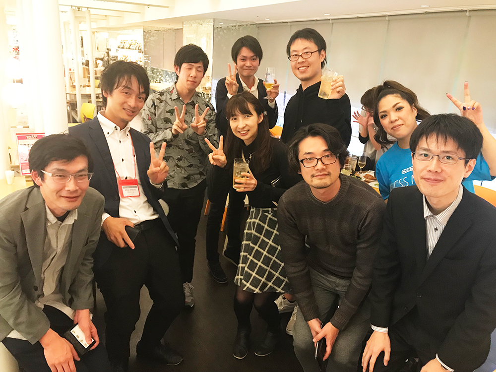 CSS Nite in Osaka, vol.47懇親会にて、参加者の皆さんと、
杉山圭司、松下絵梨、Bery