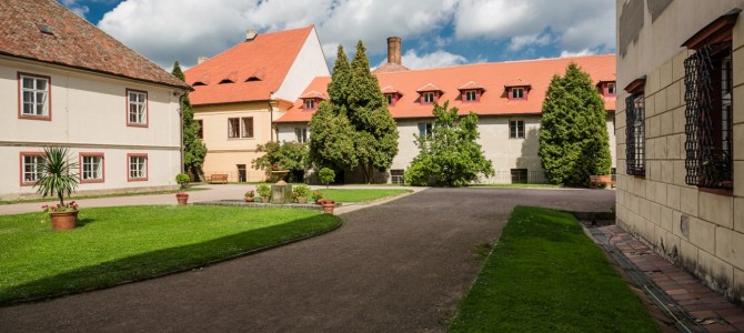 Fotografie z Opočna si můžete prohlédnout na novém webu. Díky veřejné licenci se dají volně šířit.