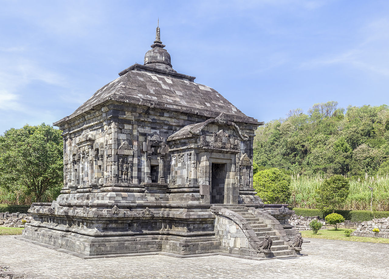 Banyunibo_Temple,_2014-05-31_01.jpg